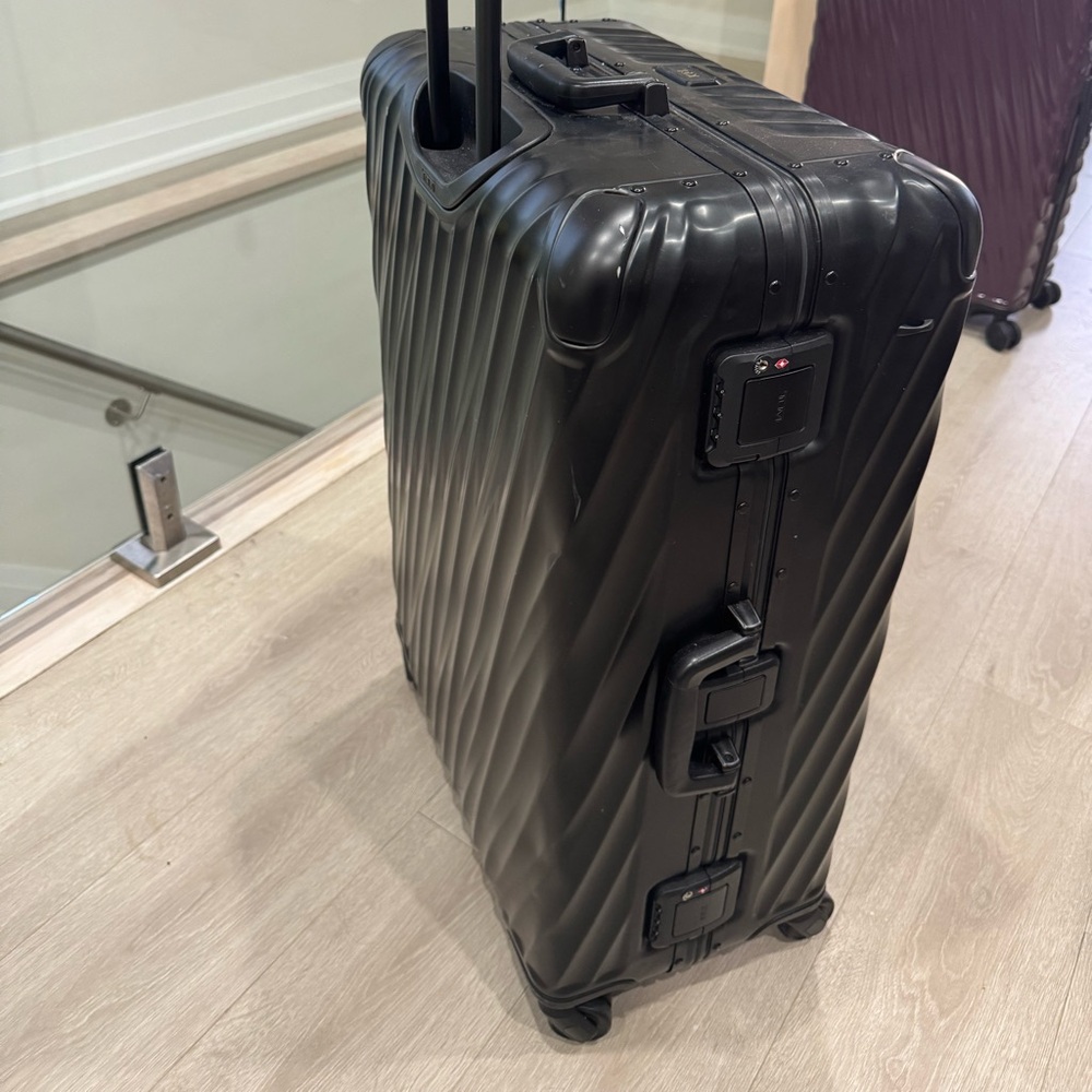 Tumi Black Hard Shell Luggage - extended trip packing case (19 degree aluminum)